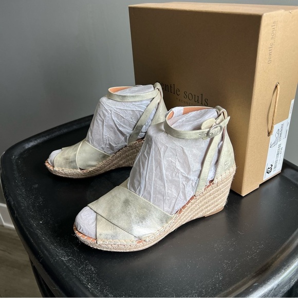 Kenneth Cole Gentle Souls Gold Espadrille Wedge Sandals - Picture 4 of 11